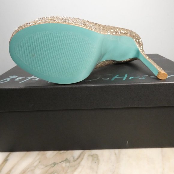 NiB SPARKLING Betsey Johnson Dane Peep Toe Pump, Light Gold, 9.5 - Picture 13 of 13